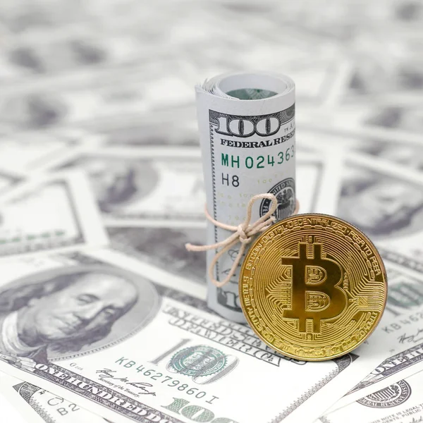 Bitcoin Monet Banknotów Sto Dolar Obraz Koncepcyjny Dla Systemu Płatności — Zdjęcie stockowe