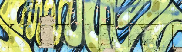 彩色街头艺术涂鸦画的碎片与轮廓和着色特写 青年当代艺术文化的背景纹理 绿色黄色 — 图库照片