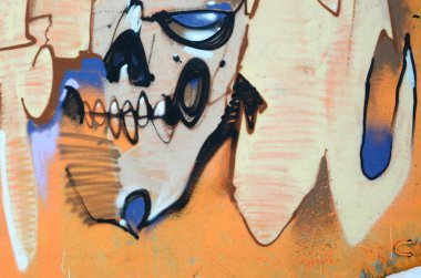 Konturlar ve gölgeleme yakın ile renkli sokak sanatı grafiti resimlerinin parçası. Gençlik çağdaş sanat kültürünün arka plan dokusu. Bej tonlarında korkunç kafatası