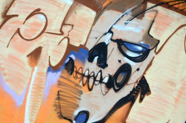 Konturlar ve gölgeleme yakın ile renkli sokak sanatı grafiti resimlerinin parçası. Gençlik çağdaş sanat kültürünün arka plan dokusu. Bej tonlarında korkunç kafatası