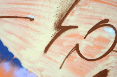 Konturlar ve gölgeleme yakın ile renkli sokak sanatı grafiti resimlerinin parçası. Gençlik çağdaş sanat kültürünün arka plan dokusu. Bej kahverengi renkler