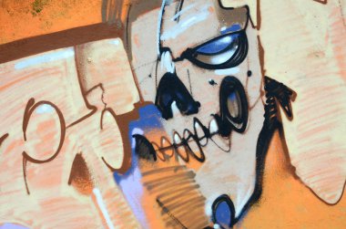 Konturlar ve gölgeleme yakın ile renkli sokak sanatı grafiti resimlerinin parçası. Gençlik çağdaş sanat kültürünün arka plan dokusu. Bej tonlarında korkunç kafatası