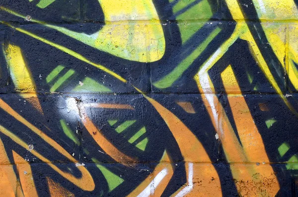 輪郭とシェーディングがクローズアップされた色付きのストリートアートの落書き絵の断片 青少年現代美術文化の背景テクスチャー イエローオレンジとブラウン — ストック写真