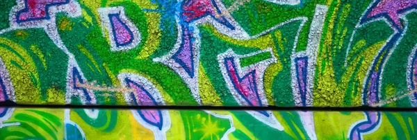Fragment Van Gekleurde Straatkunst Graffiti Schilderijen Met Contouren Arcering Close — Stockfoto