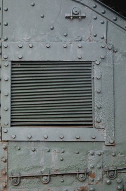 Doku tank yan duvar, metal yapılmış ve cıvata ve perçin çok sayıda ile güçlendirilmiş