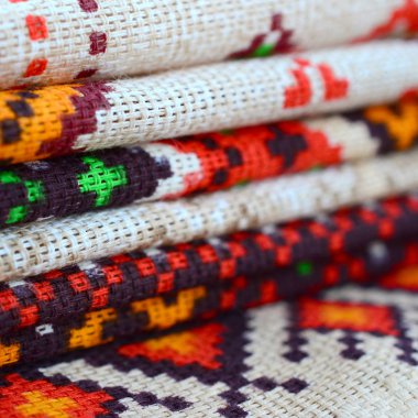 Geleneksel Ukrayna halk sanatı yığını tekstil kumaş üzerinde nakış desenleri örme
