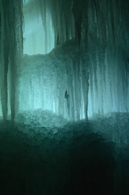 Buz dondurulmuş şelale veya mağara arka plan büyük bloklar