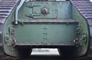 Doku tank yan duvar, metal yapılmış ve cıvata ve perçin çok sayıda ile güçlendirilmiş