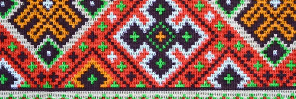 Patrón tradicional de bordado de punto de arte popular ucraniano en tela textil —  Fotos de Stock