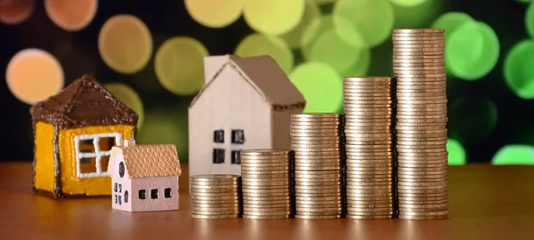 Planering besparingar pengar av mynt för att köpa ett hem koncept — Stockfoto