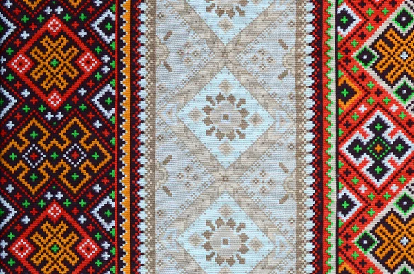 섬유 직물에 전통적인 우크라이나어 민속 예술 니트 자 수 패턴 — 스톡 사진