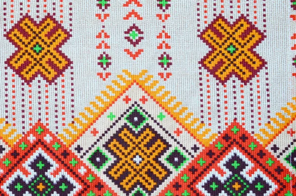 传统乌克兰民间艺术纺织面料上的针织刺绣图案 — 图库照片