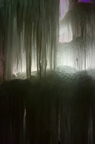 大块冰冻的瀑布或洞穴背景 — 图库照片