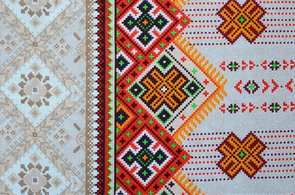 Традиционное украинское народное искусство трикотажа узор на текстильной ткани — стоковое фото