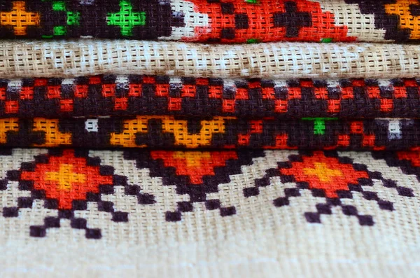 Geleneksel Ukrayna halk sanatı yığını tekstil kumaş üzerinde nakış desenleri örme