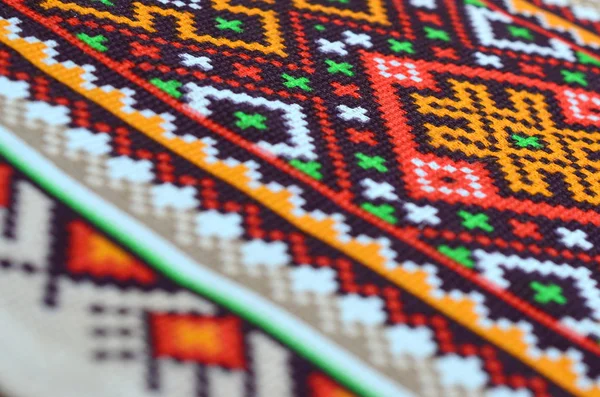 Παραδοσιακή ουκρανική λαϊκή τέχνη πλεκτά μοτίβο κέντημα στο υφαντό ύφασμα — Φωτογραφία Αρχείου