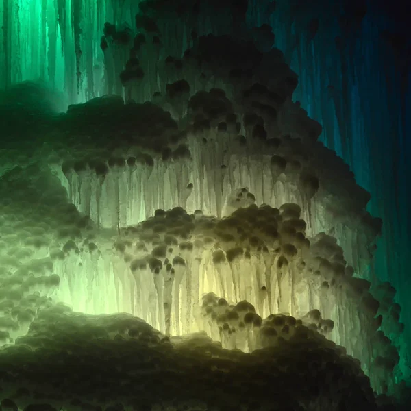 Grands blocs de glace cascade gelée ou fond de caverne — Photo