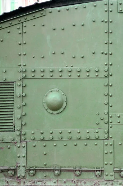 Texture de paroi latérale du réservoir, en métal et renforcée par une multitude de boulons et rivets — Photo