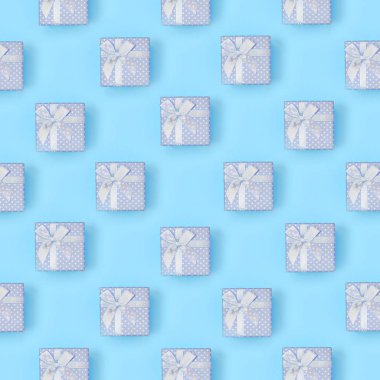 Mavi hediye kutuları bir sürü minimal konsept moda pastel mavi renkli kağıt doku arka plan yatıyor