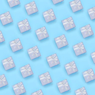 Mavi hediye kutuları bir sürü minimal konsept moda pastel mavi renkli kağıt doku arka plan yatıyor