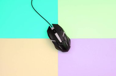 Optik fare farklı renkler alanlarının arasında yer alır