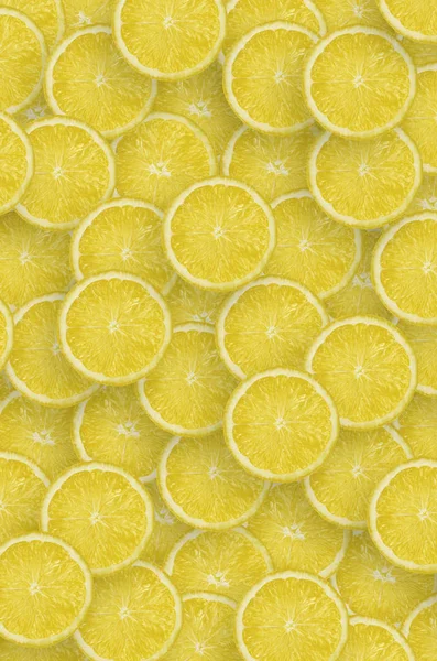 Wzór żółtych cytrynowych plasterków cytrusowych. Płaski cytrusowy lay — Zdjęcie stockowe