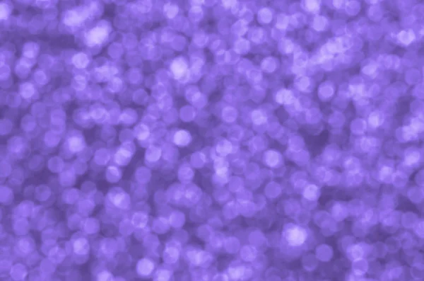 Sfocate paillettes decorative viola. Immagine di sfondo con luci bokeh lucide da piccoli elementi — Foto Stock