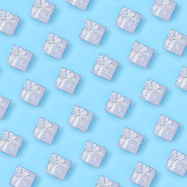 Mavi hediye kutuları bir sürü minimal konsept moda pastel mavi renkli kağıt doku arka plan yatıyor