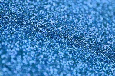 Mavi dekoratif payetler. Küçük öğelerden parlak bokeh ışıkları ile arka plan görüntüsü