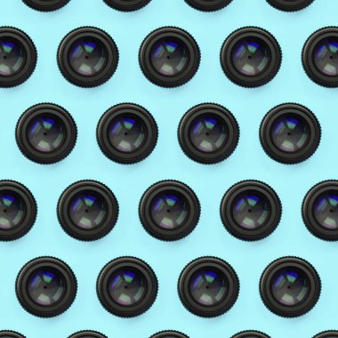 Kapalı diyafram ile birkaç kamera lensleri moda pastel mavi renkli kağıt doku arka plan yalan