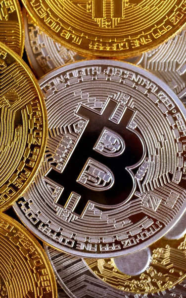 Sok arany bitcoins. Cryptocurrency és a virtuális pénz fogalma — Stock Fotó