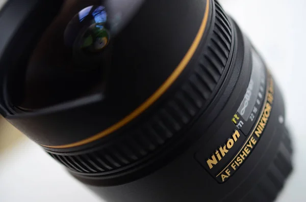 Nikon AF FISHEYE NIKKOR 10.5mm 2.8G lente fotográfica de perto — Fotografia de Stock