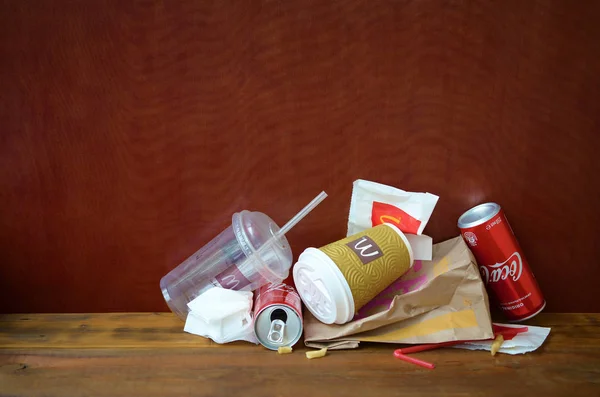 McDonald's garbage or disposable trash on dark brown wooden background — Stock Image McDonald's garbage or disposable trash on dark brown wooden background Stock Picture