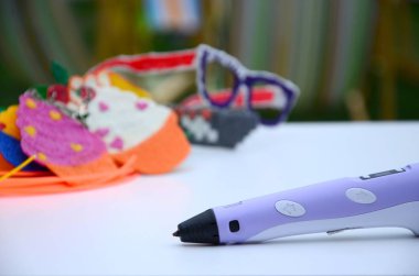 Andmade Stem eğitim kavramı3d saplı kalem ve 3d boyama figürleri