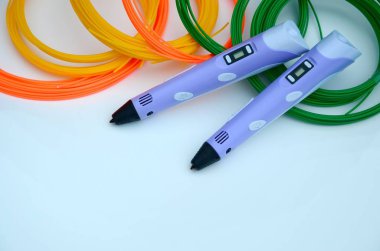 Renkli Abs plastik filament 3d kalem ve kiti üst görünümü