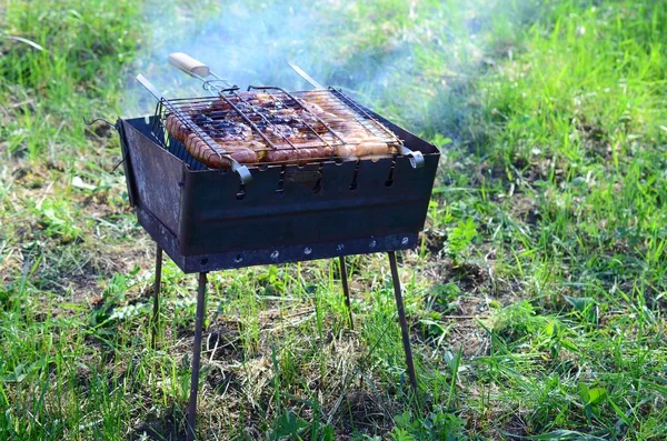 Poor and improper cooking meat on fire. Toasted meat with overcooked crust — Stock Photo, Image