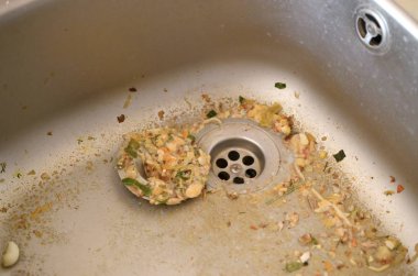 Gıda parçacıkları ile kirli tıkanma mutfak lavabo drenaj kapatın