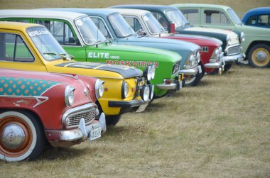 SSCB döneminden yenilenmiş Moskvich ve Gaz Volga Retro Arabalar