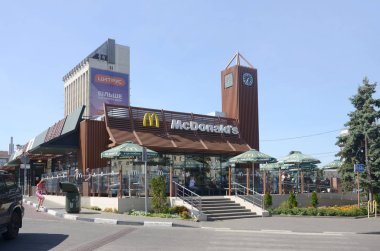 Poltavsky Shlyakh 58, Kharkov, Ukrayna 'daki McDonald Restoranı