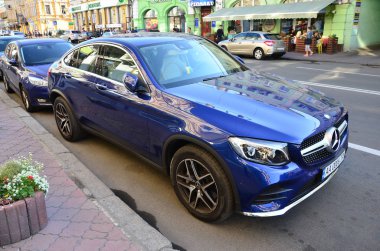 Mercedes-Benz Cls 500 4matic blue color on Kyiv street in daytime