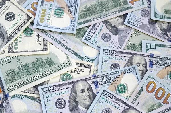 Vista superior de los billetes de cien dólares hechos de fondo. USD concepto de moneda y rica vida — Foto de Stock