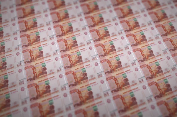 5000 Rosyjskich Rubli Wydrukowanych Nielegalnym Przenośniku Kolaż Wielu Fałszywych Banknotów — Zdjęcie stockowe