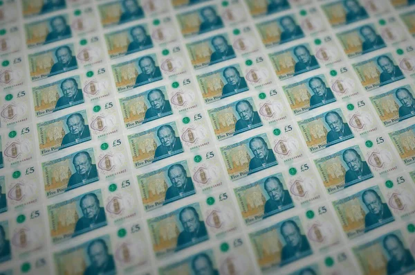 Brytyjskich Banknotów Wydrukowanych Nielegalnym Przenośniku Kolaż Wielu Fałszywych Banknotów Koncepcja — Zdjęcie stockowe