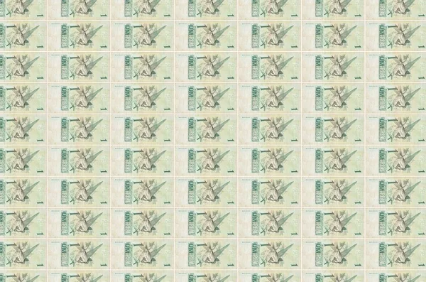1巴西真钞票印在货币生产传送机上 许多帐单的拼凑 货币通货膨胀和货币贬值的概念 — 图库照片