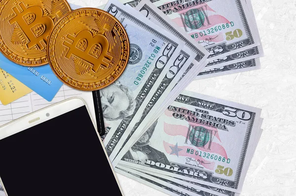 Amerikai Dollár Arany Bitcoin Okostelefonnal Hitelkártyával Cryptocurrency Befektetési Koncepció Kripto — Stock Fotó