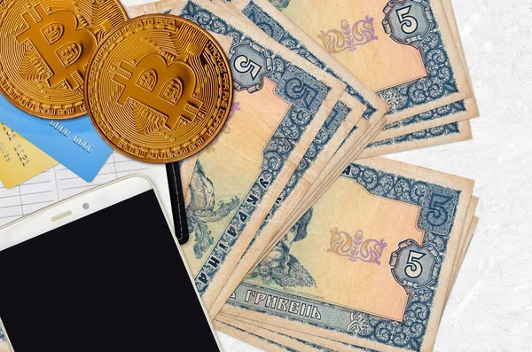 Ukrán Hrivnya Számlák Arany Bitcoinok Okostelefonnal Hitelkártyával Cryptocurrency Befektetési Koncepció — Stock Fotó