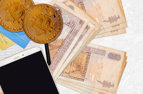 100 Guatemalai Quetzales Bankjegy Arany Bitcoin Okostelefonnal Hitelkártyával Cryptocurrency Befektetési — Stock Fotó