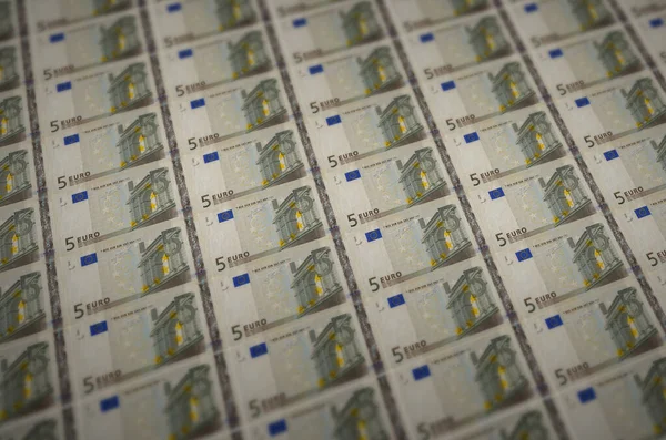 Банкноты Евро Напечатанные Транспортере Незаконного Производства Денег Коллаж Многих Фальшивых — стоковое фото