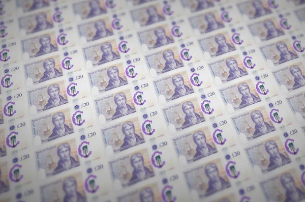 20英镑钞票印在非法货币生产传送机上 许多假钞的拼凑 伪造者的概念 — 图库照片