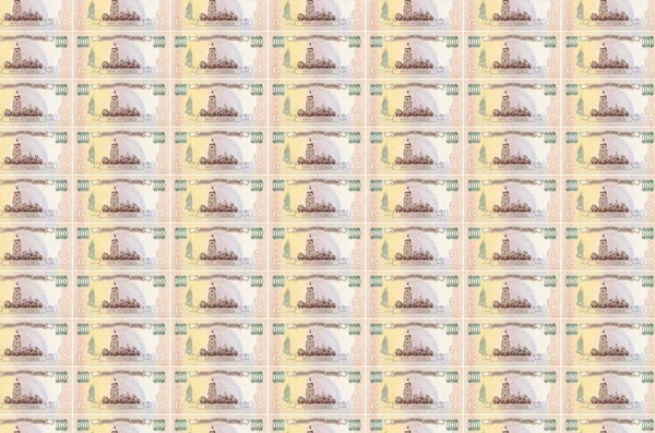 お金の生産コンベアに印刷された100ウクライナのフリブニア紙幣 多くの請求書のコラージュ 通貨のインフレと切り下げの概念 — ストック写真